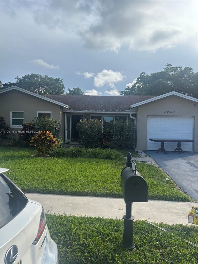 Foto principal - 22581 SW 65th Ave