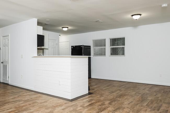 Building Photo - Wonderful 3 Bedroom in North Charleston!