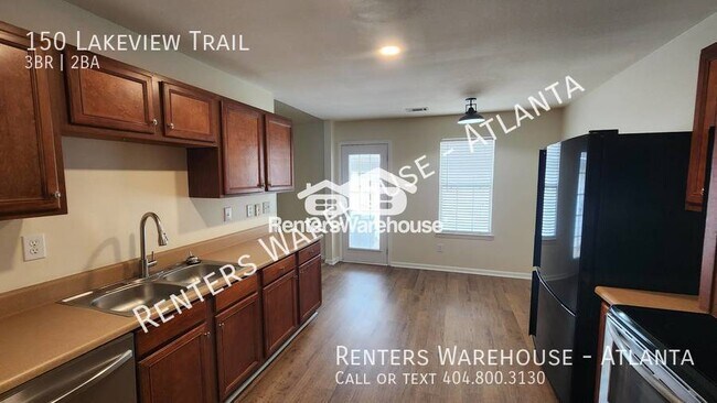 Building Photo - Embrace modern comfort and community charm...