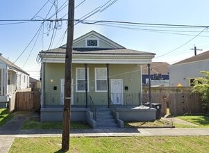 Building Photo - 2711 Marengo St