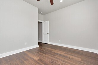 Building Photo - 10523 Moon Vly Ln