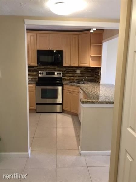 Foto del edificio - 1 br, 1 bath  - 450 Commodore Dr Apt 206
