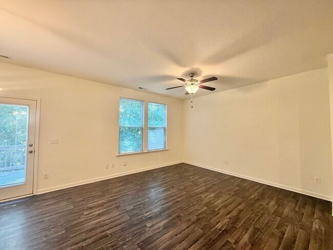 Building Photo - 117 Hill Shore Ln