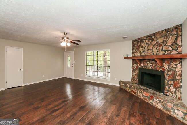 Building Photo - 155 Hunt Ridge Dr