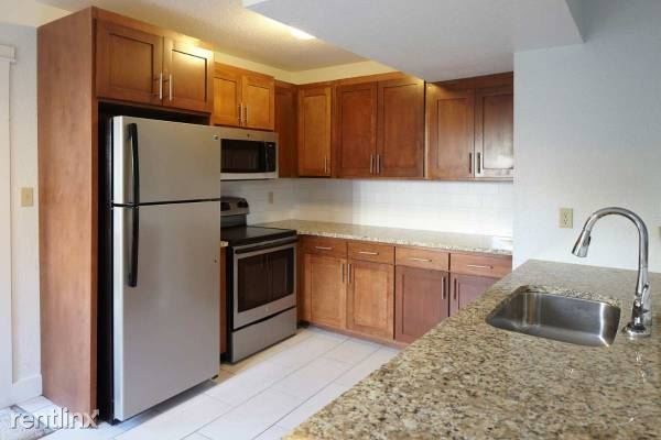 Building Photo - 1 br, 1 bath Apartment - 545 Pleasant St
