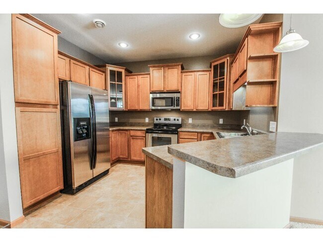 Building Photo - *3Bed*2.5Bath plus loft*1852 SqFt- Great A...