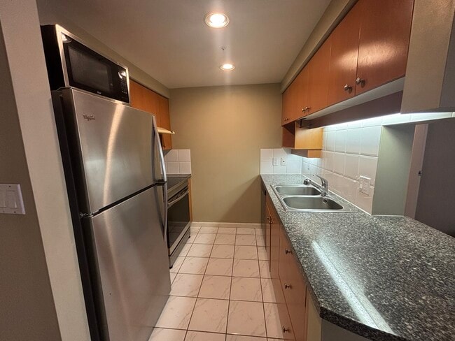 Building Photo - 5A-199 Drake Street