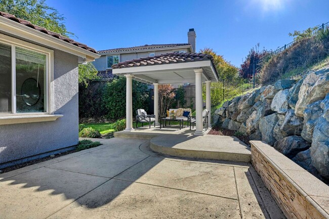 Building Photo - Beautiful home in Serrano. Must See!