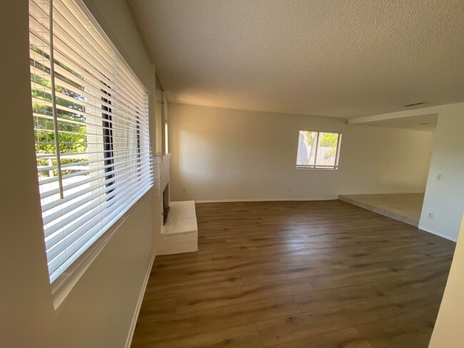 Living room - 2318 California St