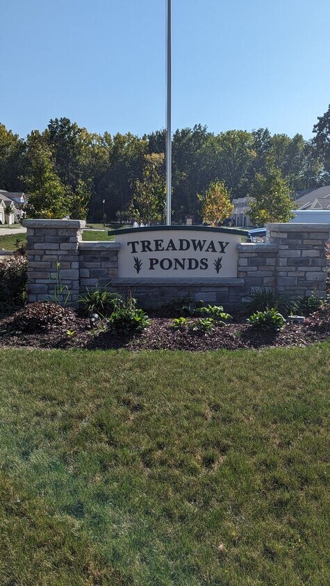 Primary Photo - 3 bedroom 2 bath Condo ~Treadway Ponds HOA