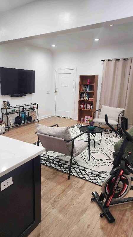 Foto del edificio - 706 E 81st St