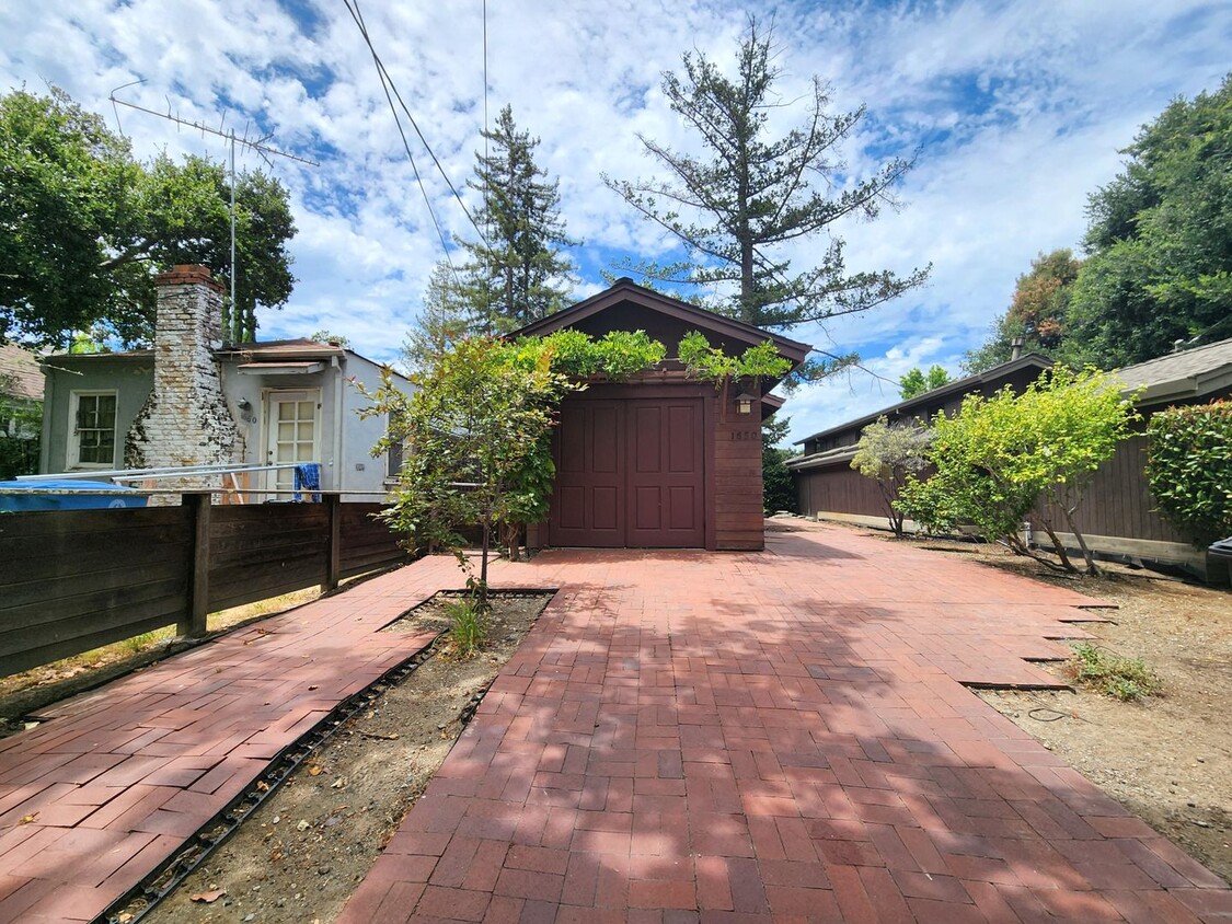Primary Photo - Gorgeous Single Family Home in Palo Alto A...