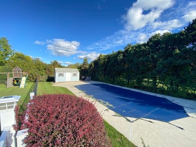 Building Photo - 42 Edgewood Rd
