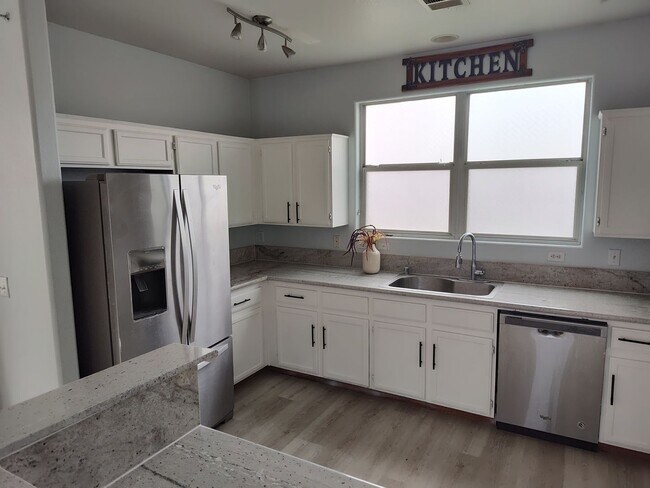 Foto del edificio - Washington/Rancho 4 bed, 2.5 bath