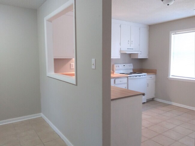 Foto del edificio - 418 Hargrove St Duplex