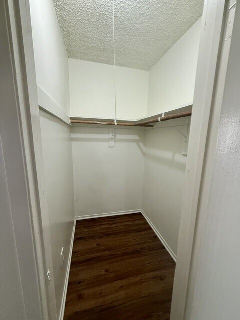 Armario de almacenamiento junto al pasillo - 1330 Centinela Ave