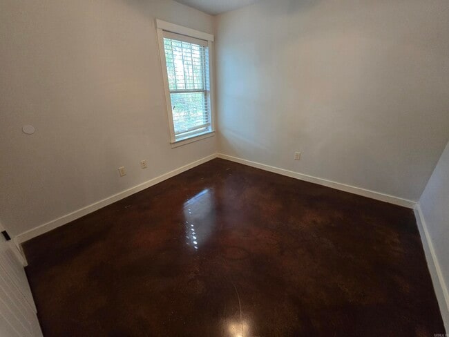 Building Photo - 110 SE 2nd St