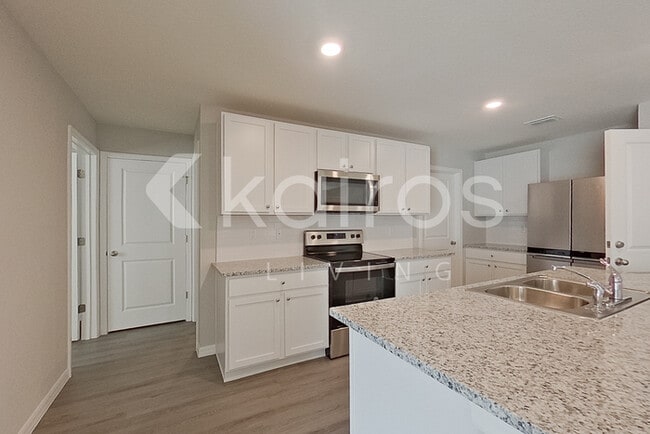 Building Photo - 8634 SW 43rd Ter