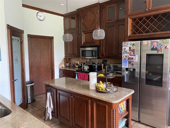 Foto del edificio - 9404 Emily Ln