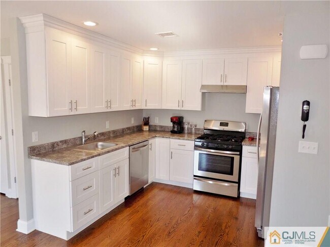 Foto del edificio - 114 Lakeview Ave