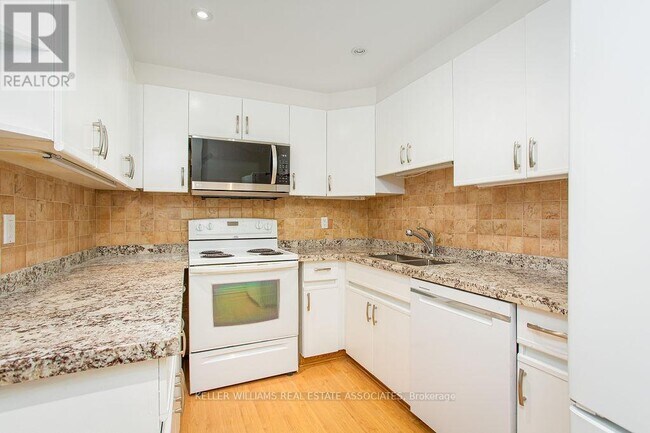 Building Photo - 102-102 Bronte Rd