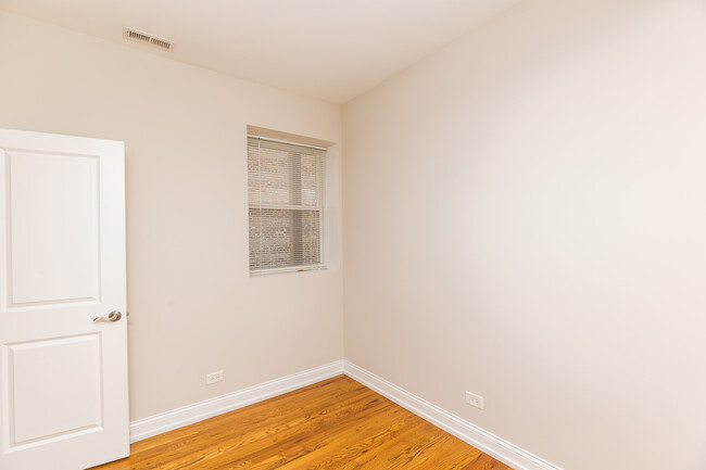 Building Photo - 4911 W Cuyler Ave