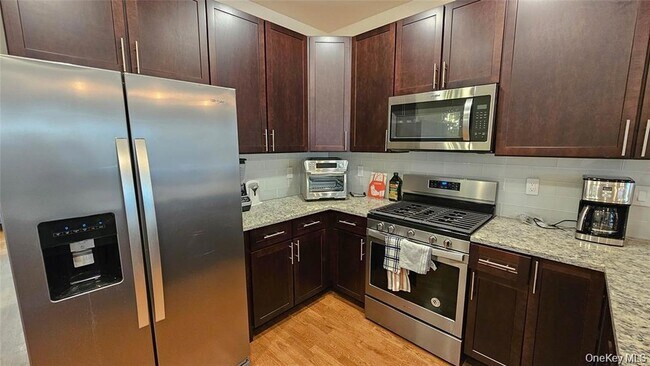 Foto del edificio - 260 W Main St