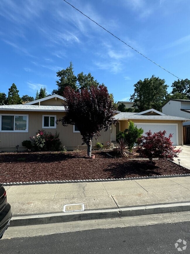Building Photo - 430 Blue Ridge Dr