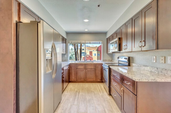 Cocina renovada - 154 W 5th St