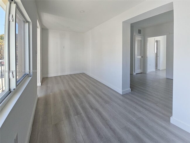 Foto del edificio - 2669 SW 9th St