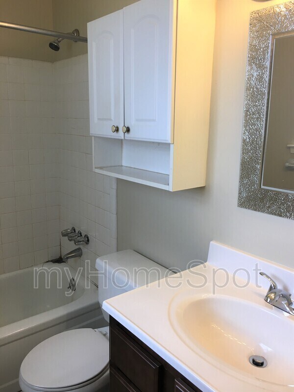 Foto del edificio - 634 Bocage Rd