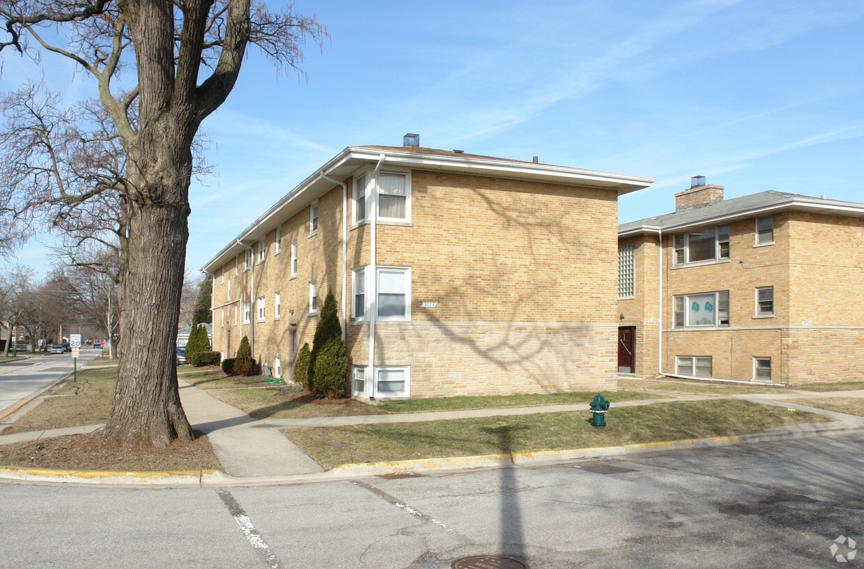 31023104 Calwagner St, Franklin Park, IL 60131 Rentals in Franklin Park at 31023104 Calwagner