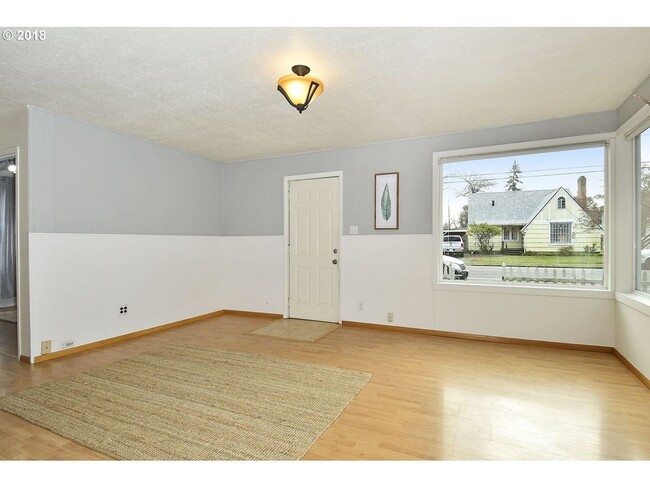 Building Photo - Charming Woodstock 3 Bed 1 bath Rach House...