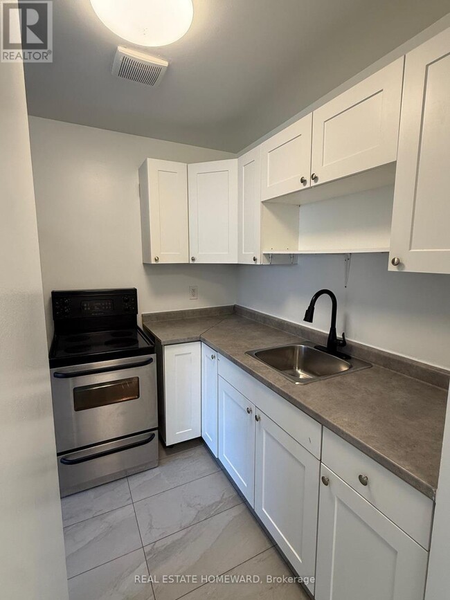 Building Photo - 158 Main St