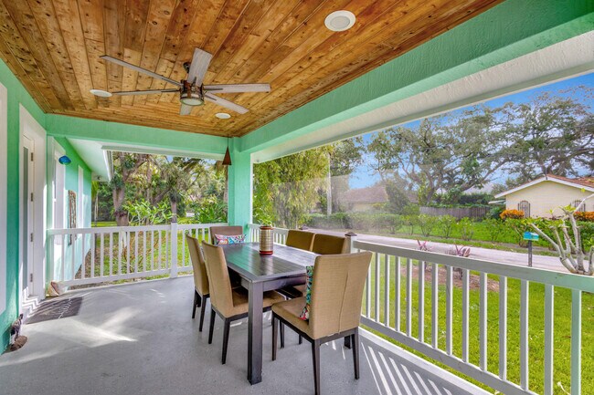 Foto del edificio - 2415 Laurel Ln