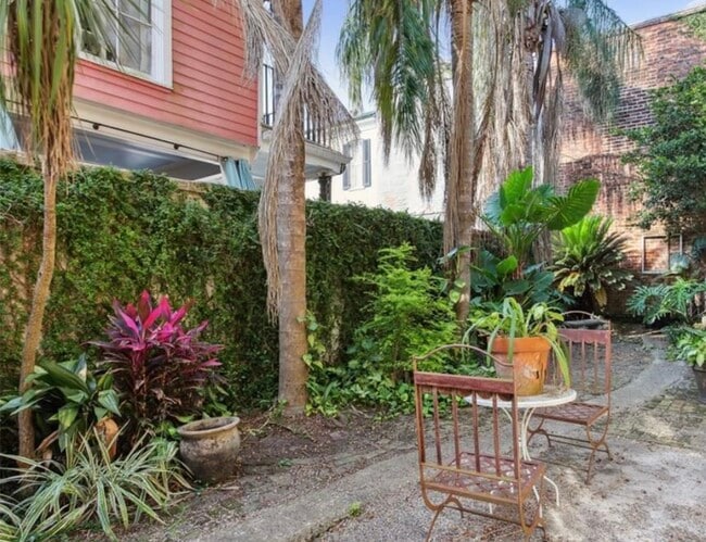 Photo - 1319 St Mary St House