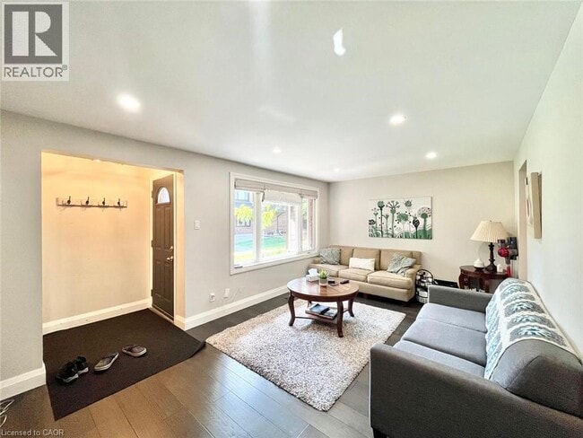 Building Photo - 279 Sandowne Dr