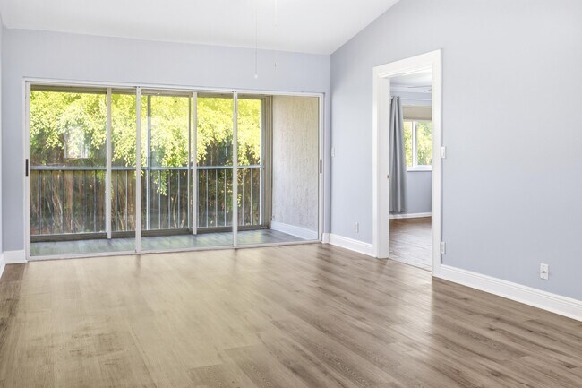 Foto del edificio - 460 NW 67th St