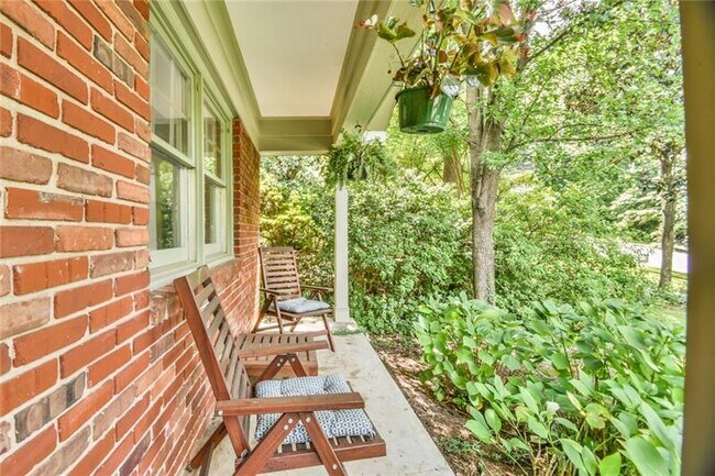 Foto del edificio - 1212 Poplar Grove Dr NE