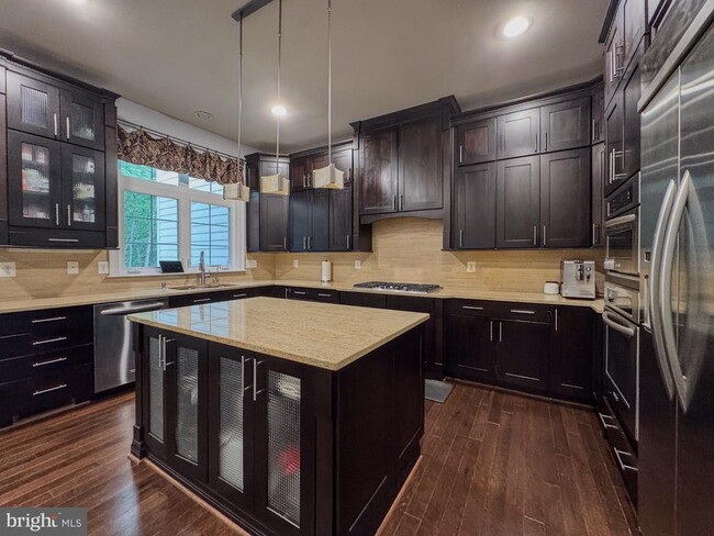 Building Photo - 2137 Royal Lodge Dr