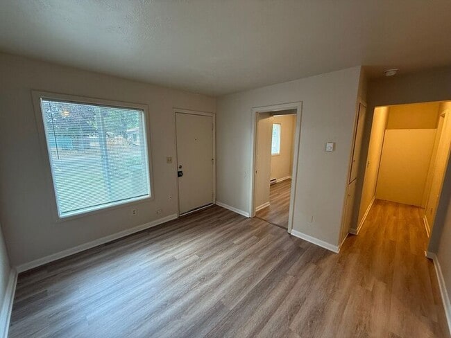 Building Photo - 1574 Bellevue St SE