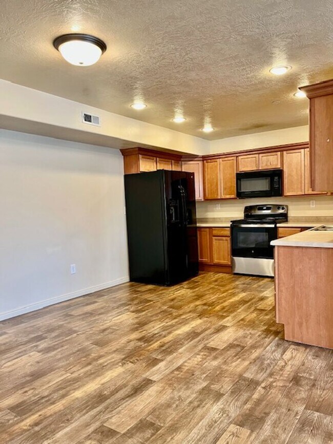 Building Photo - 6941 Village River Ln