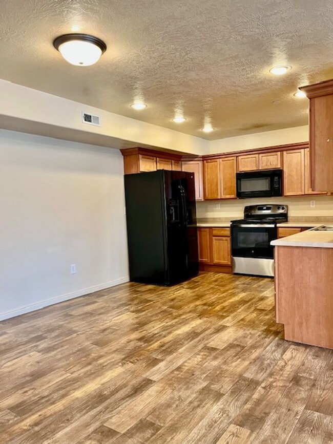 Building Photo - 6941 Village River Ln
