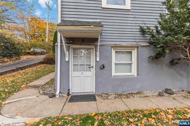 Building Photo - 1283 Valley 7 Vly