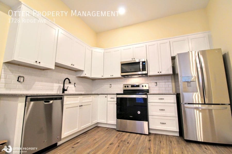 Primary Photo - 1728 Ridge Ave