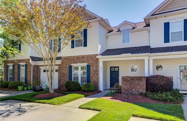 Very nice townhome with primary bedroom on... - Very nice townhome with primary bedroom on...