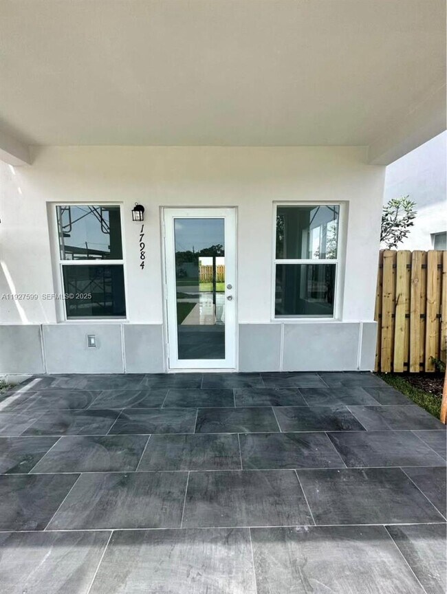 Foto del edificio - 17984 SW 105th Ave