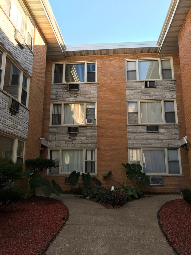 Foto del edificio - 2145 E 87th St