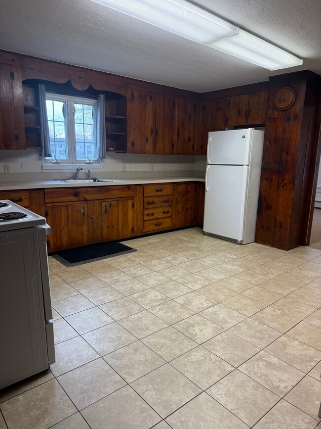 Building Photo - 150 Spencer St