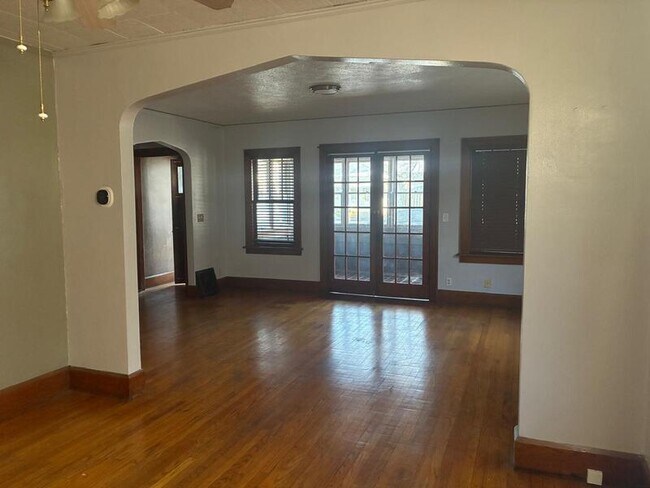 Building Photo - 766 N 1st St